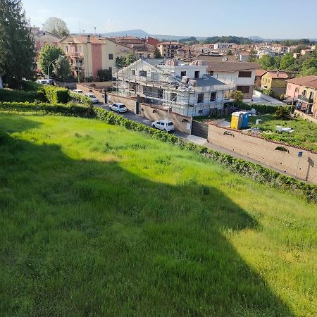 Francigena Sutri Apartment Con Posto Auto Riservato E Coperto Exterior photo