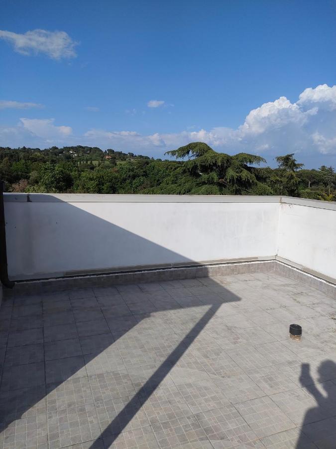 Francigena Sutri Apartment Con Posto Auto Riservato E Coperto Exterior photo